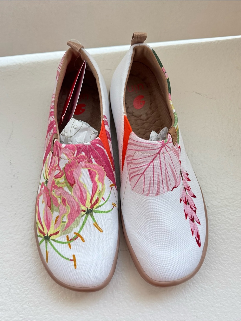 Womens Size 10.5 UIN Slip On Shoes Canvas Comfortable Loafers Tropical Blossom